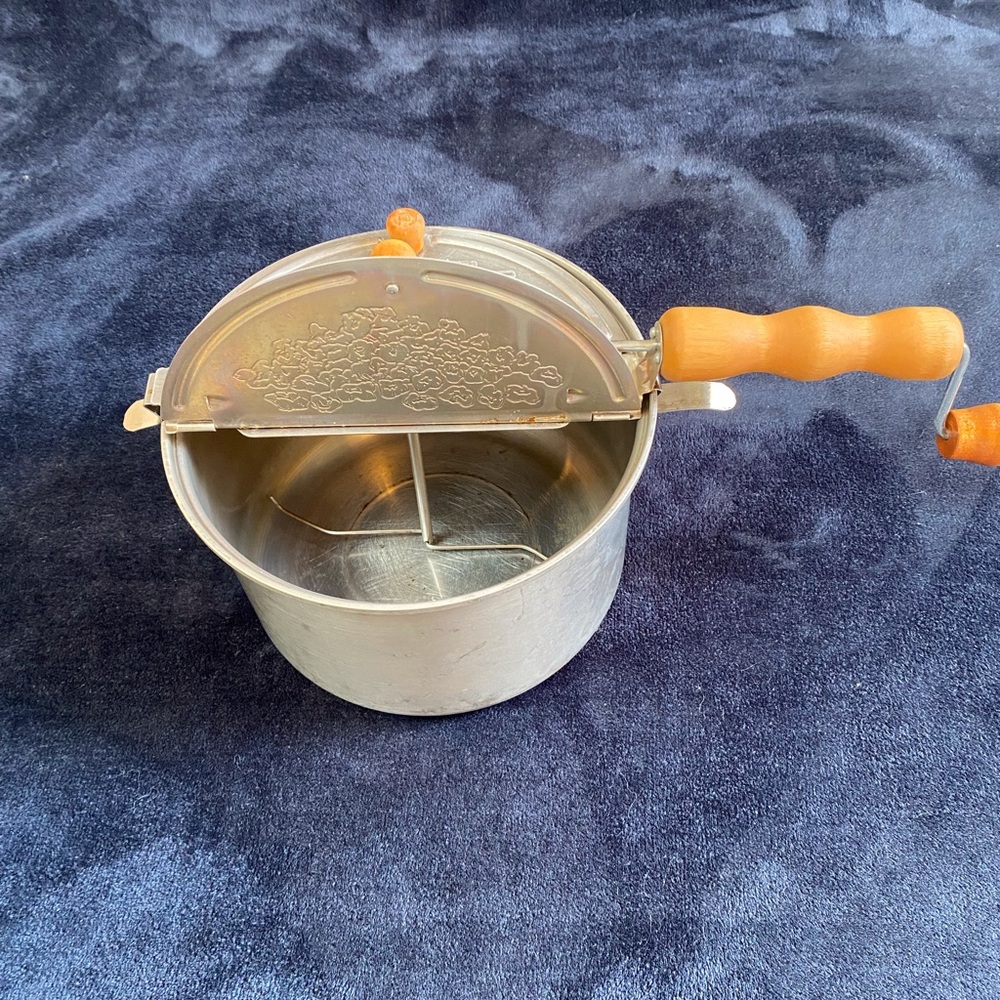 Wabash Valley Farms Old-Fashioned Popcorn Popper - Picture 3 of 6